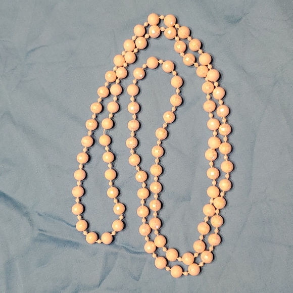 String of irredescent pale pink beads - Picture 1 of 2